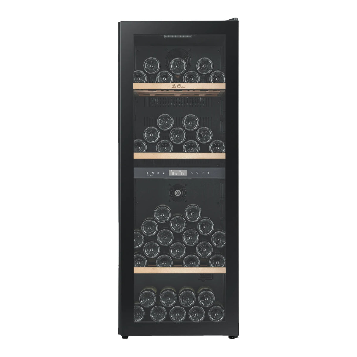 Cave de vinho Le Chai LCT2FS100 de 100 garrafas, vista frontal com a porta fechada, cheia de garrafas, com as prateleiras de madeira sem frontal Black Inox.