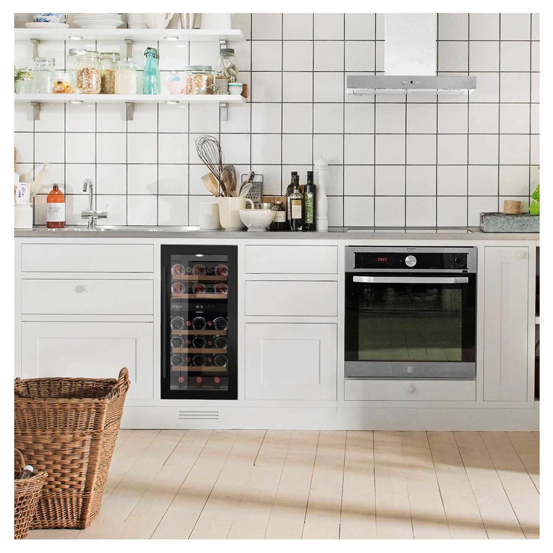 Cave de vinho mQuvée WineCave 700 40D Anthracite Black com acabamento preto fosco.