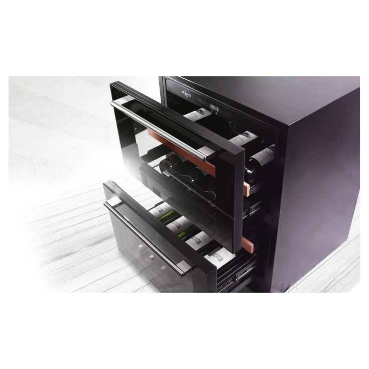 Cave de vinho mQuvée WineCave 60DD Fullglass Black com abertura tipo gaveteiro.