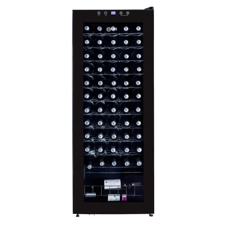Cave de vinho 60 garrafas Cave Vinum CV-60-C preta com compressor, porta de vidro duplo anti-UV e design vertical.