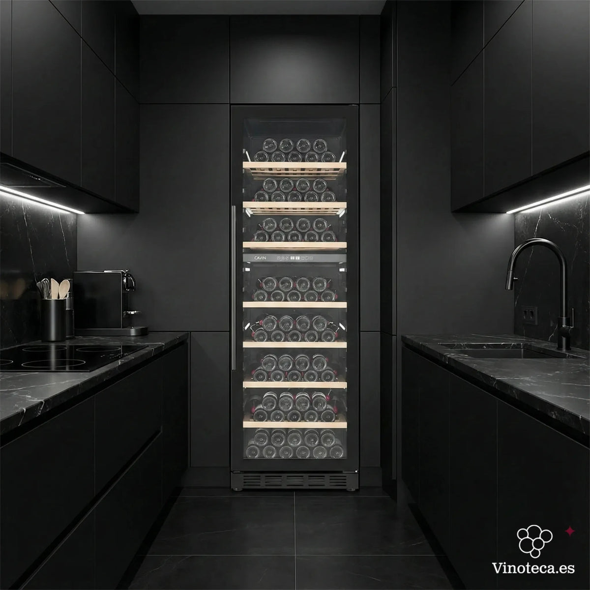 Cave de vinho para 151 garrafas Cavin Arctic Collection 151D Fullglass black integrado numa cozinha contemporânea