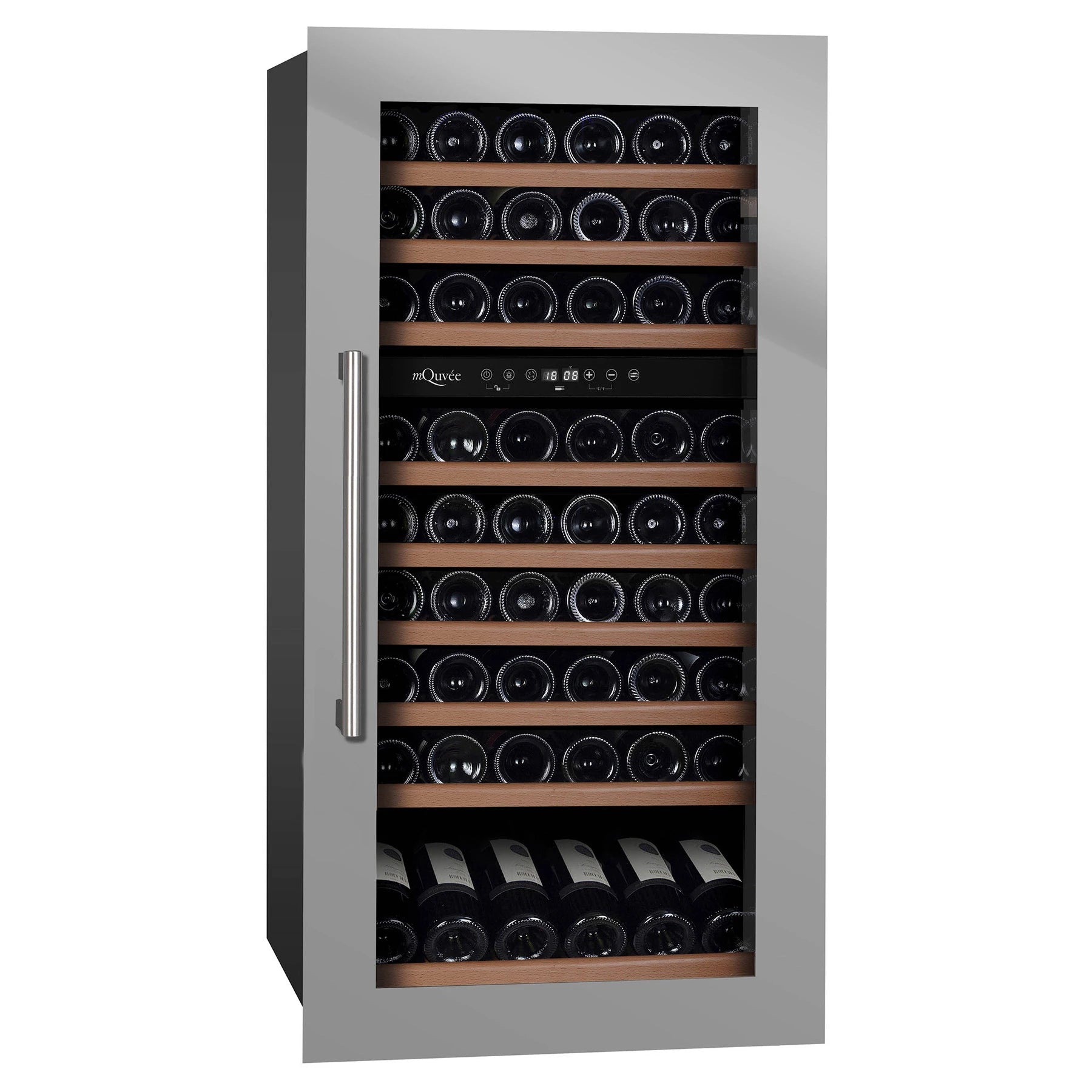 Interior da cave de vinho mQuvée WineKeeper 70D Stainless com prateleiras de madeira.