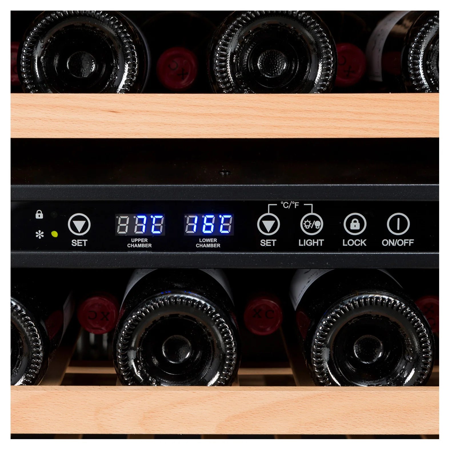 Cave de vinho Vinobox V40 GC 2T Black com compressor antivibração e ventilação interna.