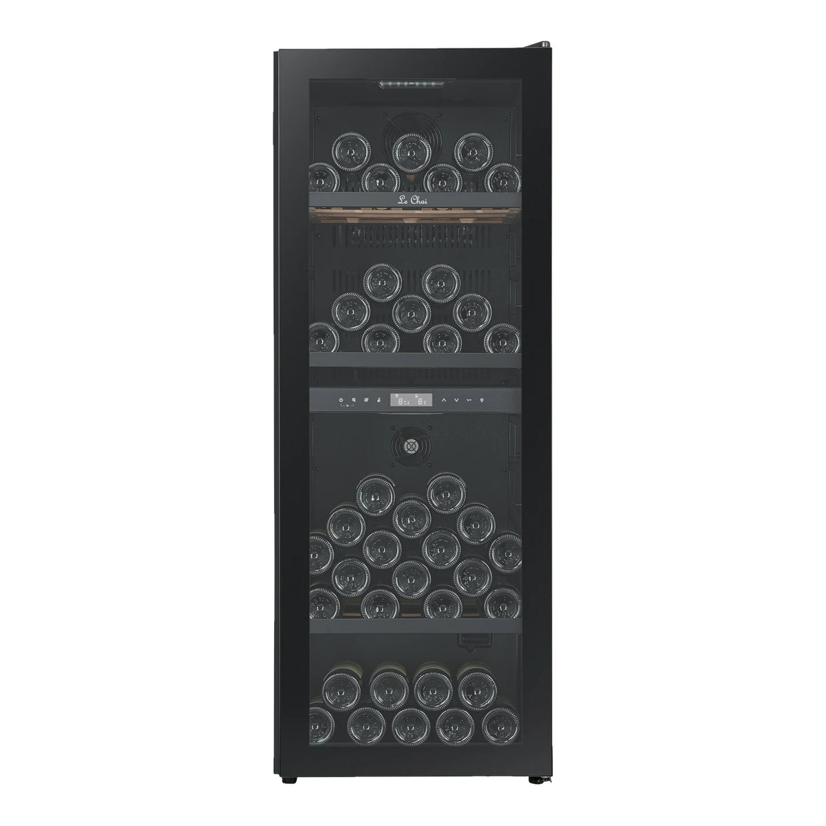 Cave de vinho Le Chai LCT2FS100 de 100 garrafas, vista frontal com a porta fechada, cheia de garrafas, com as prateleiras com frontal Black Inox.