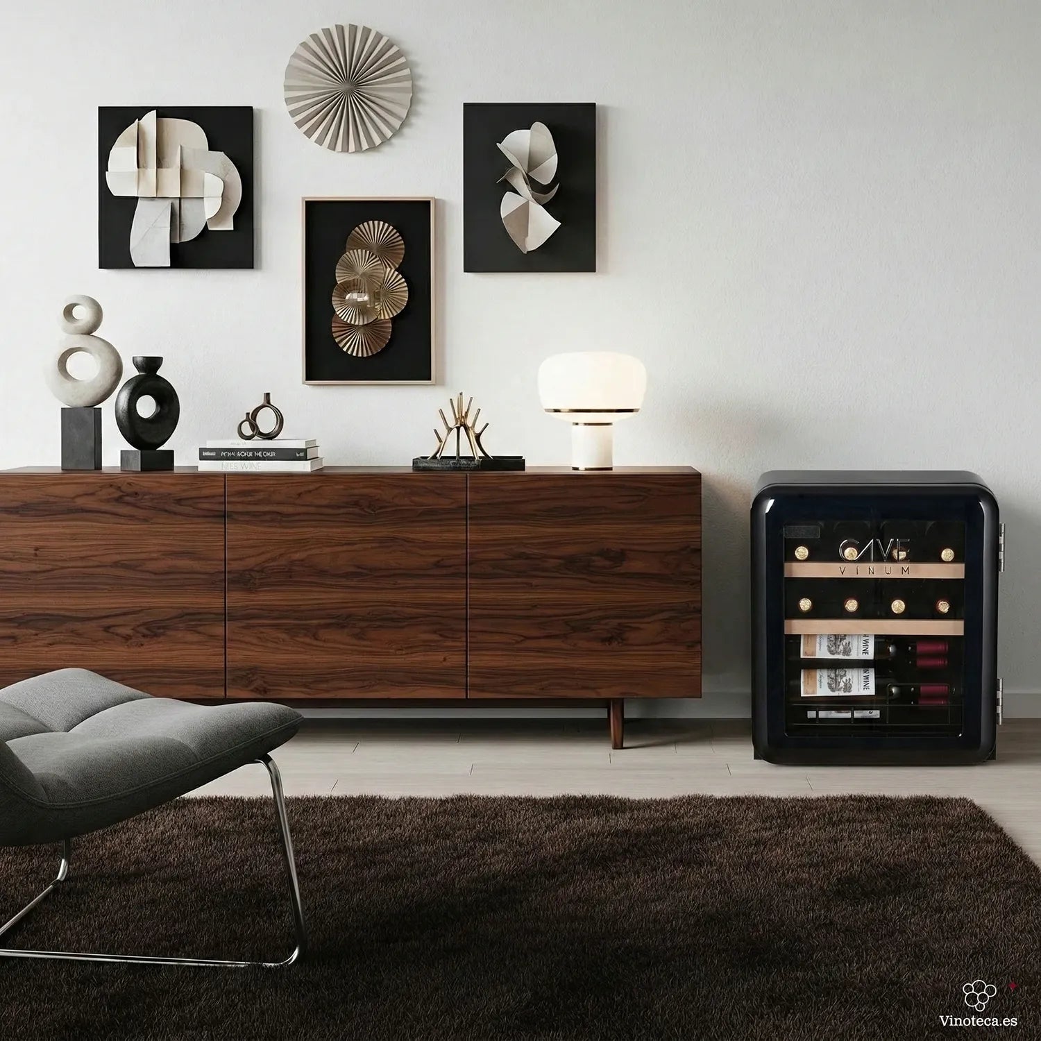 Cave de vinho retro Cave Vinum CV-15-R para sala ou cozinha, com formato compacto e porta de vidro triplo.
