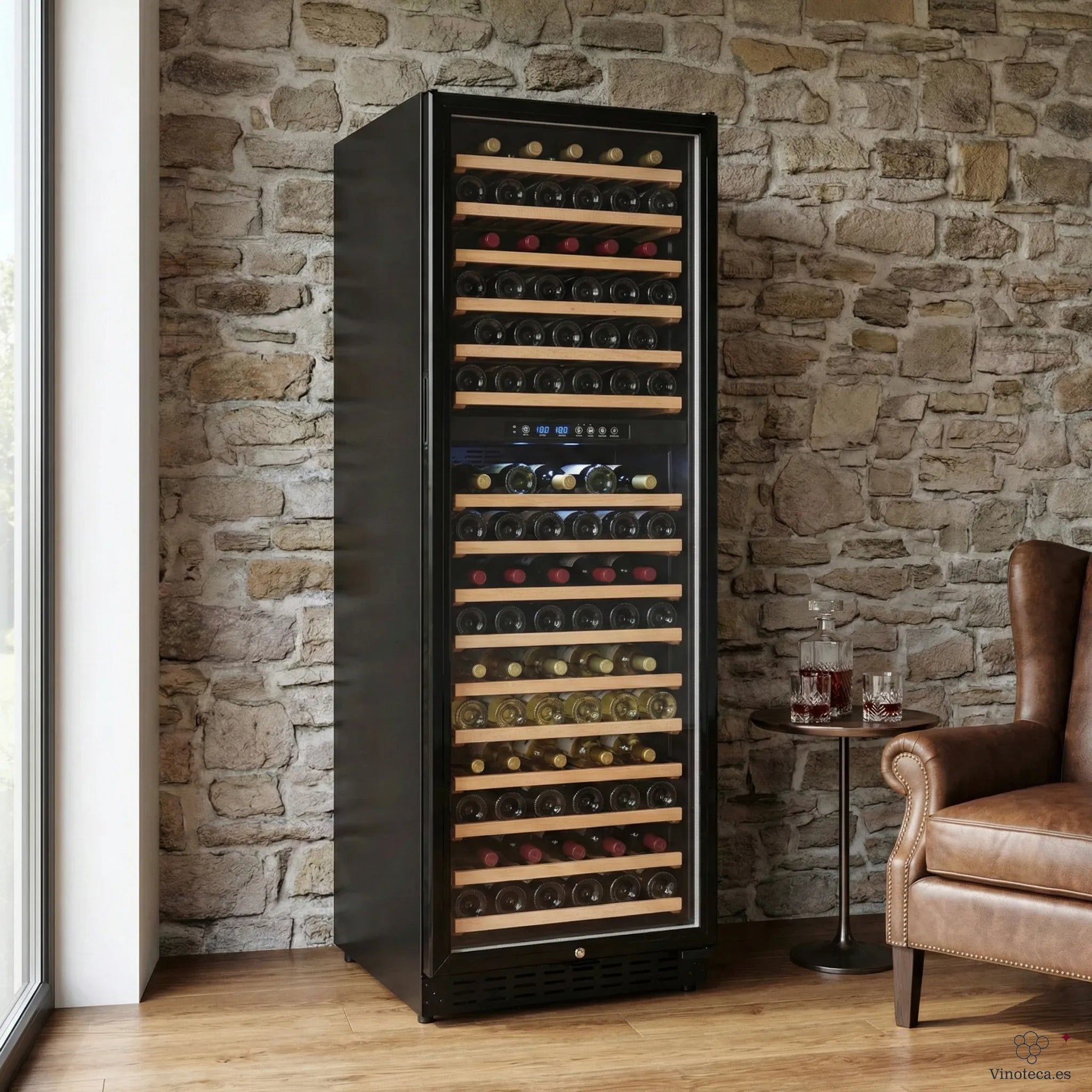 Cave de vinho Vinobox V168 GC 2T Black em ambiente de utilização para coleção ampla.