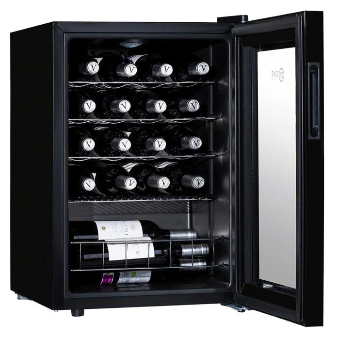 Interior da cave de vinho Cave Vinum CV-18-C com prateleiras metálicas e iluminação LED para garrafas de vinho.