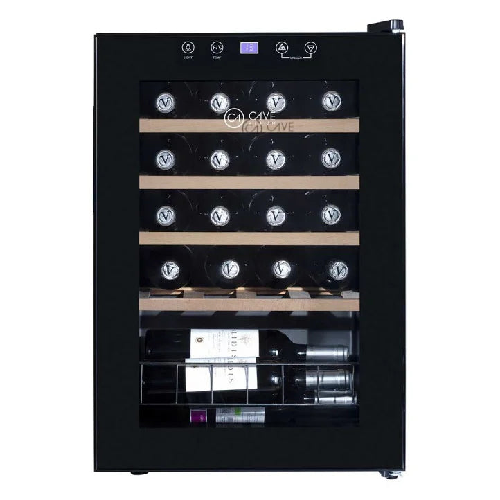 Cave de vinho 18 garrafas Cave Vinum CV-18-CWS compressor com prateleiras de madeira e porta de vidro duplo.