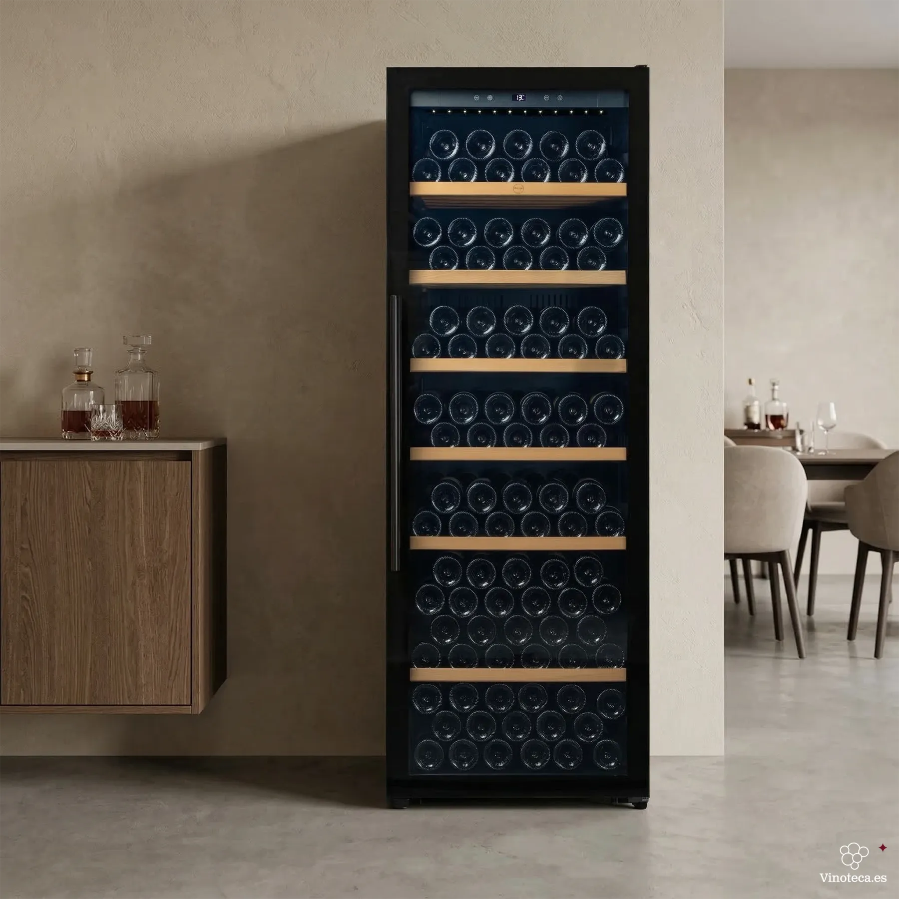 Cave de vinho Vinobox V190 PRO em restaurante para conservação de grandes coleções.