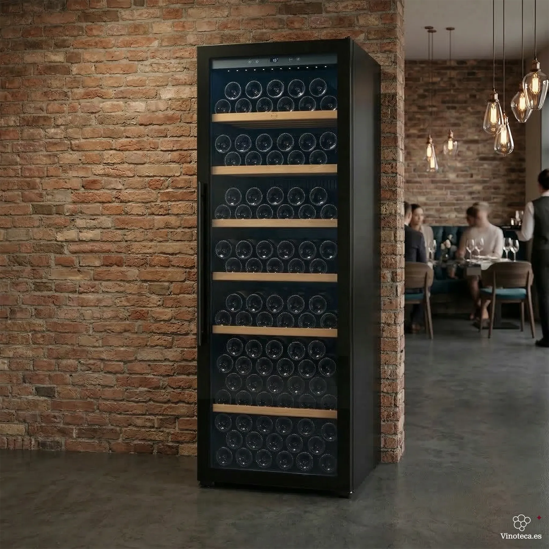 Cave de vinho Vinobox V190 PRO em ambiente profissional com garrafas organizadas.