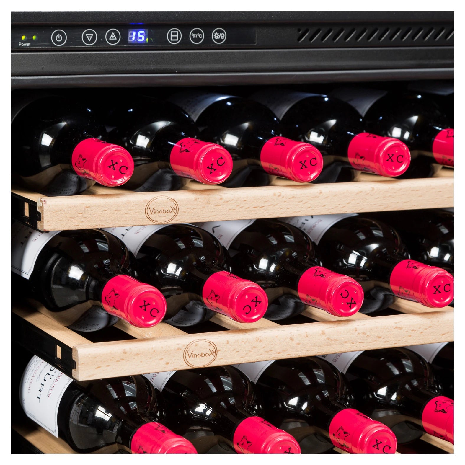 Cave de vinho Vinobox V24 Design Inox para embutir na cozinha com temperatura de 5 a 18 ºC.