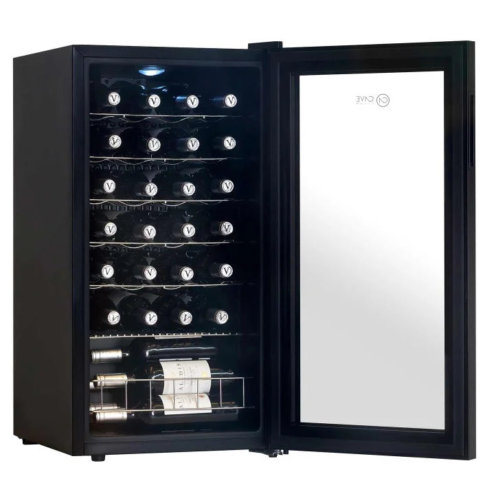 Interior da cave de vinho Cave Vinum CV-28-C com prateleiras metálicas anti-gota e iluminação LED.