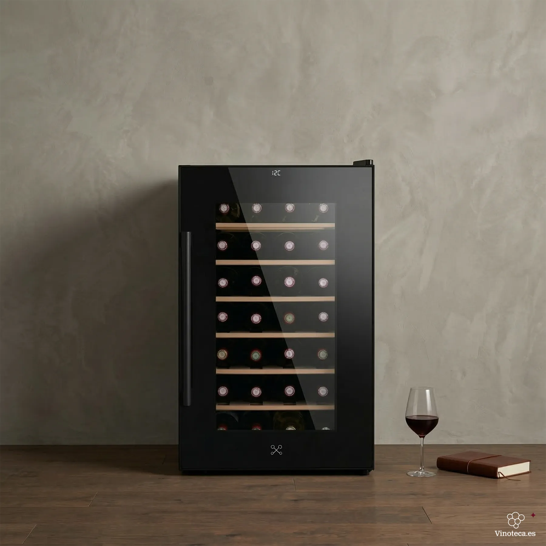 Cave de vinho Les Petits Champs CAVCB28 Black em ambiente doméstico com design elegante.