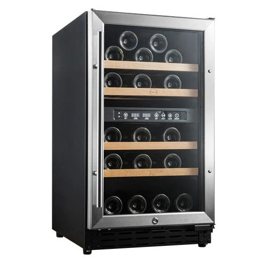 Interior da cave de vinho Vinobox V40 GC 2T Inox com quatro estantes de madeira sobre carris.
