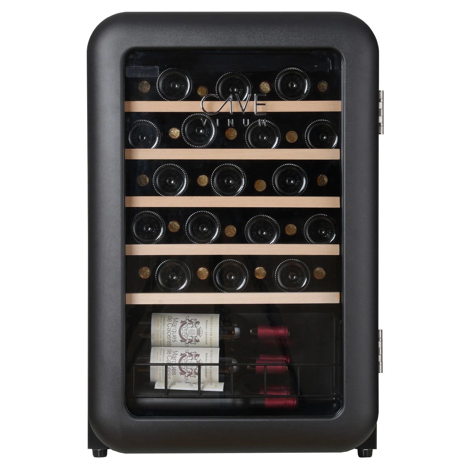 Cave de vinho Cave Vinum CV-45-R aberta com garrafas organizadas em prateleiras de madeira natural de faia.