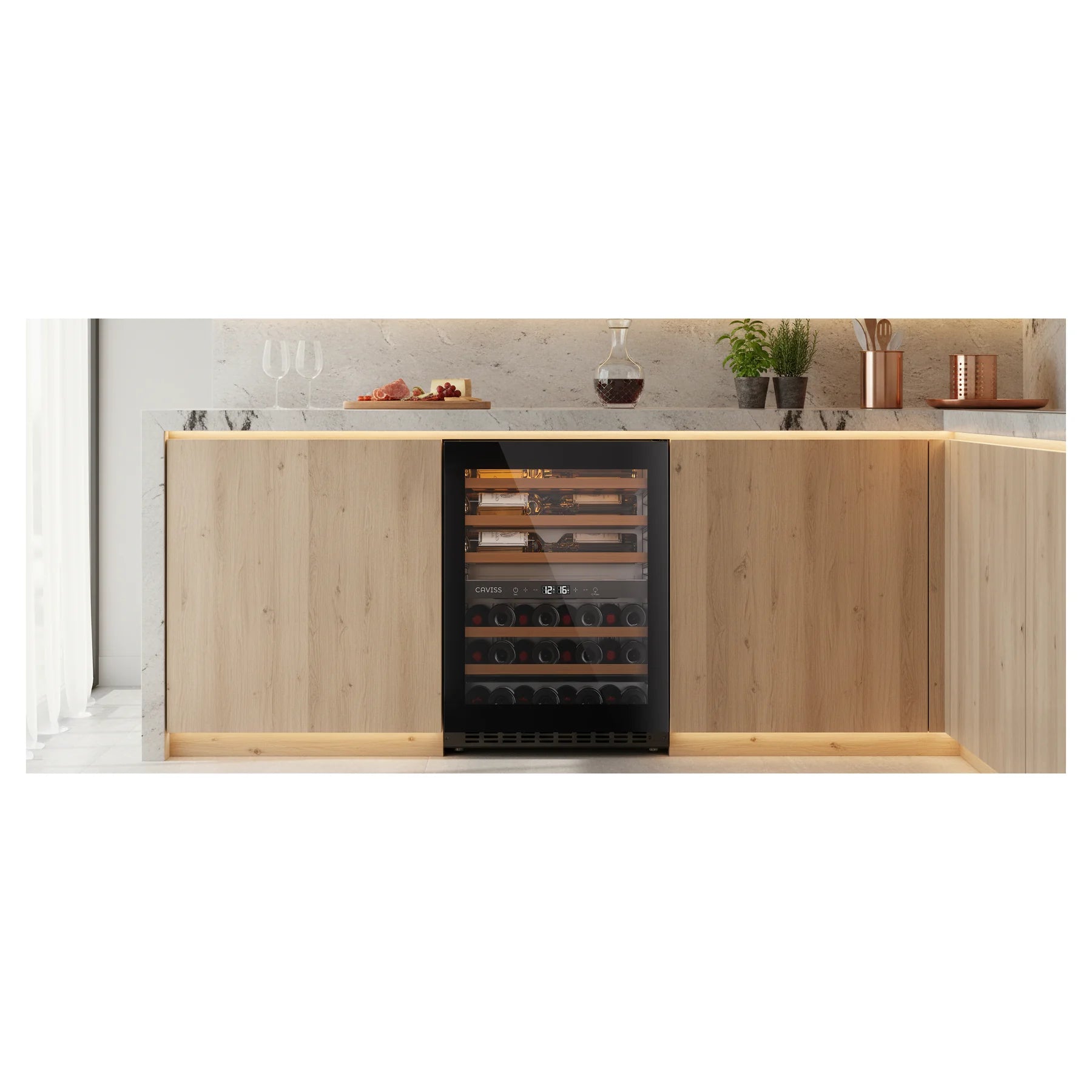 Cave de vinho Caviss CT2SP46H82N60 integrada numa ilha de cozinha, vista de ambiente
