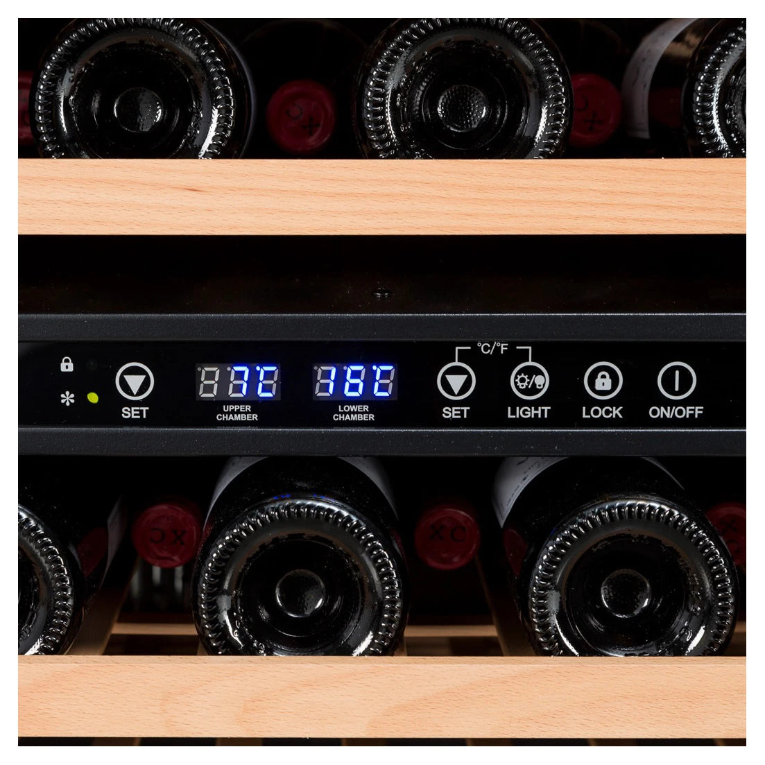 Prateleiras da cave de vinho Vinobox V50 GC 2T Black para organização de garrafas.