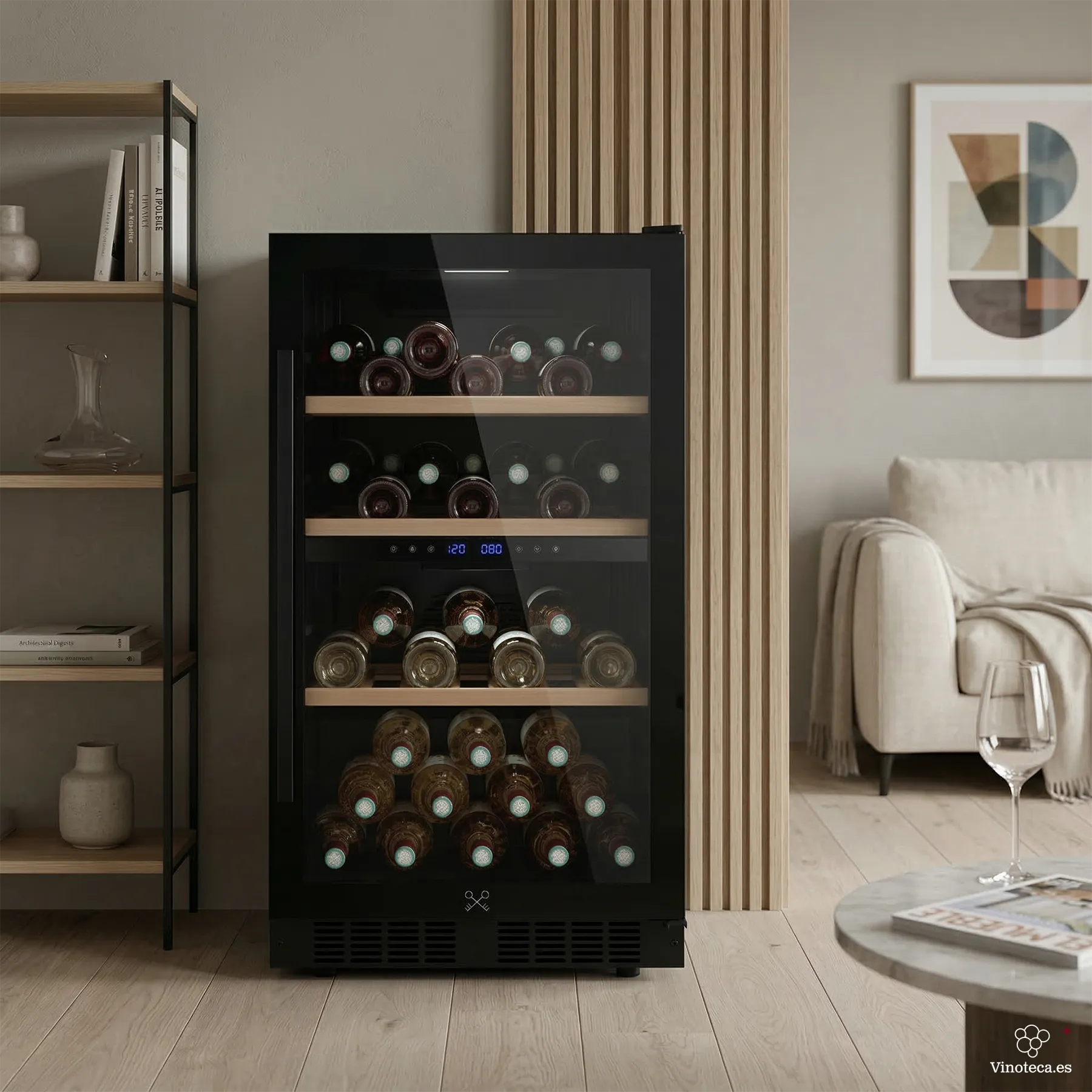 Cave de vinho Les Petits Champs CAVCDB62 em ambiente de sala com acabamento preto.