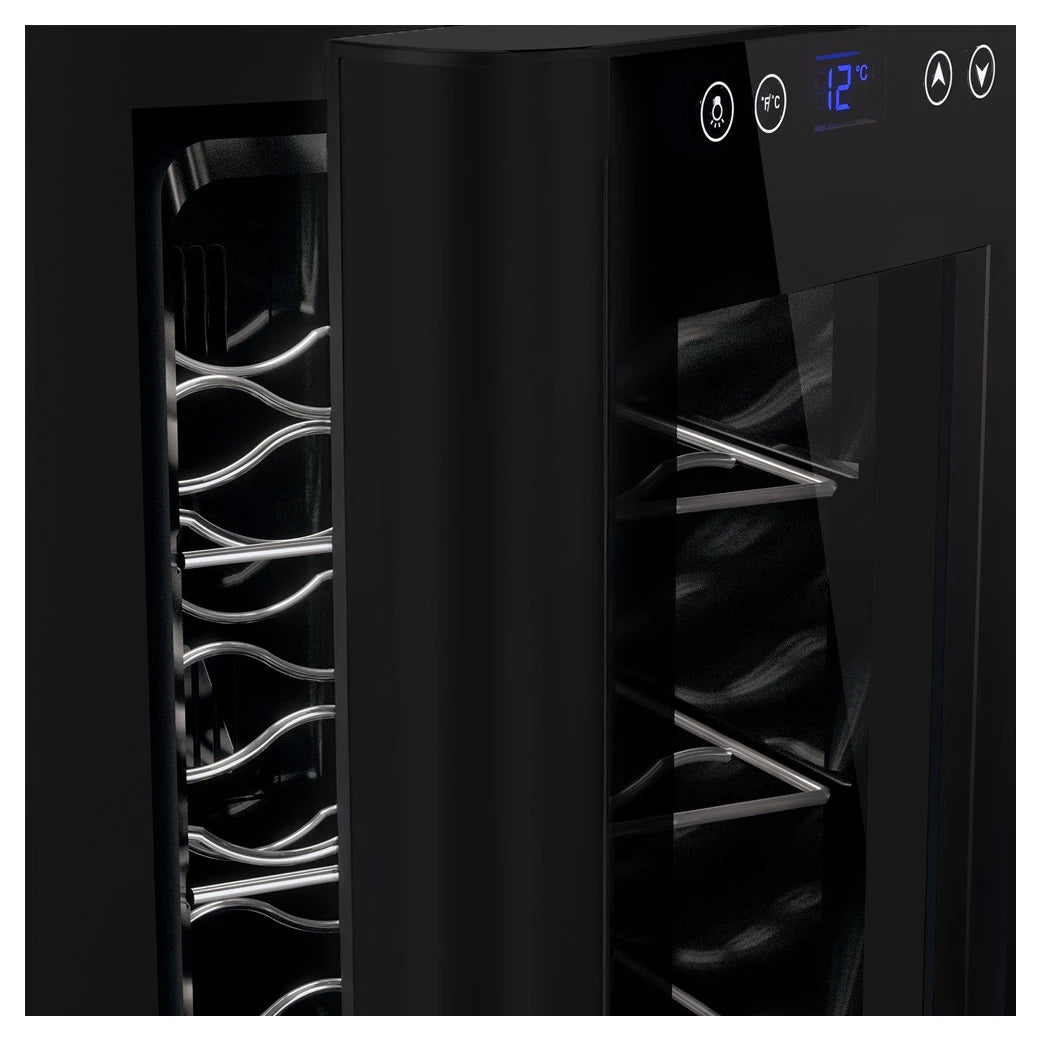 Detalhe da cave de vinho CAVSB8 com acabamento preto e porta de vidro anti-UV.