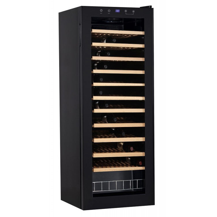 Cave de vinho Cave Vinum CV-60 WS preta com display digital e prateleiras de madeira para conservação de vinhos.