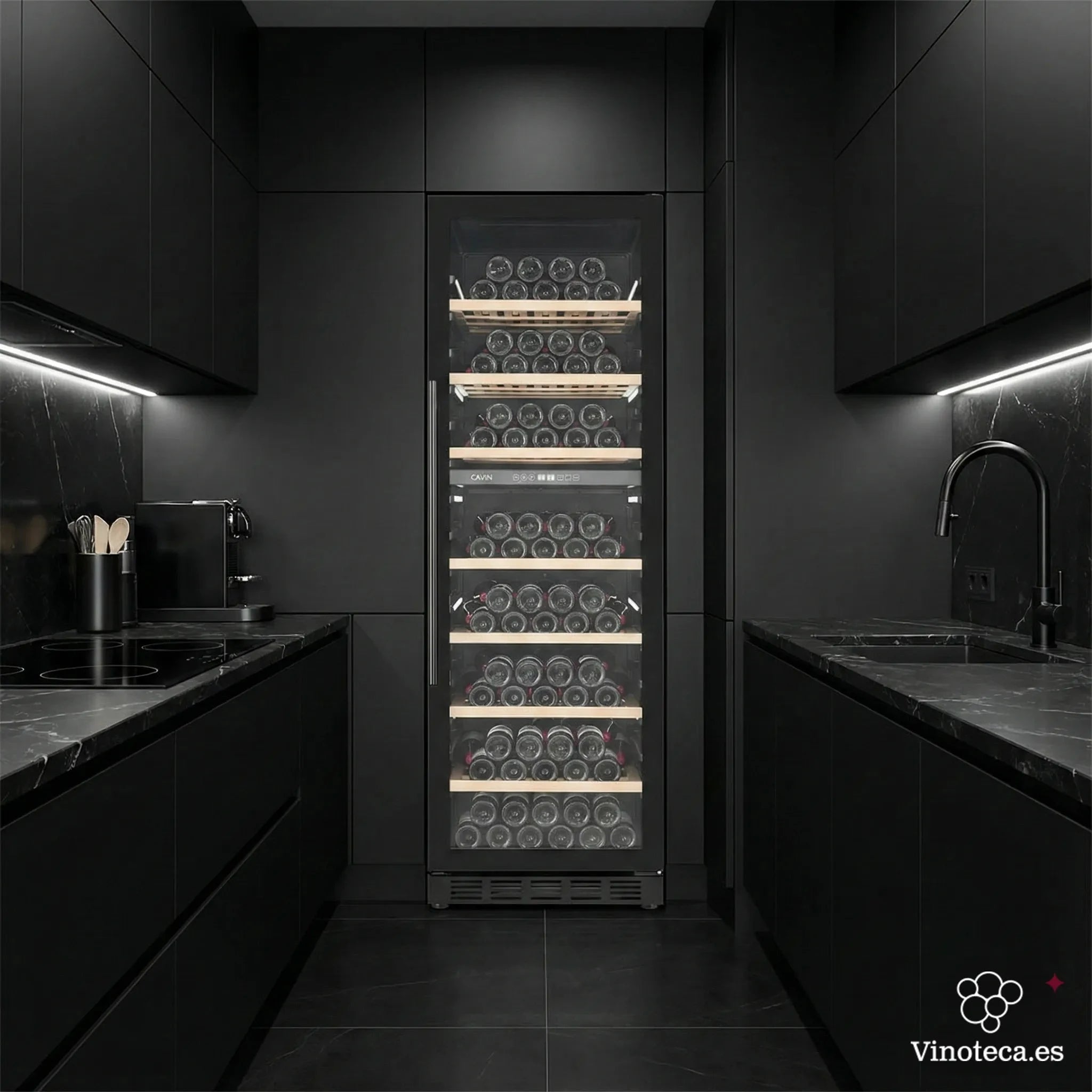 Cave de vinho para 151 garrafas Cavin Arctic Collection 151D Fullglass black integrado numa cozinha contemporânea