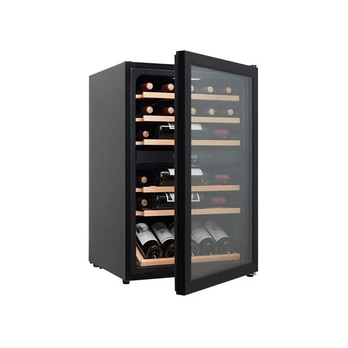 Interior de Cave de vinho para 37 garrafas Cavin Polar Collection 51 Black com prateleiras