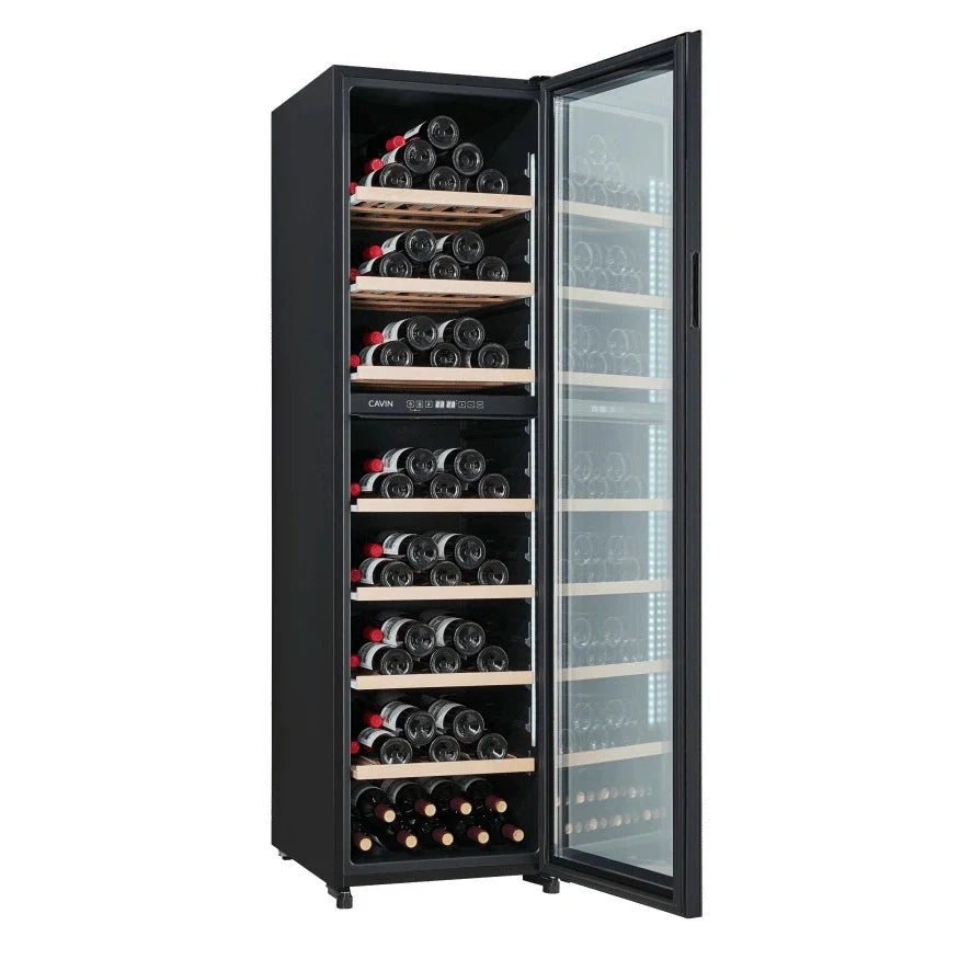 Interior de Cave de vinho para 96 garrafas Cavin Polar Collection 99 com prateleiras